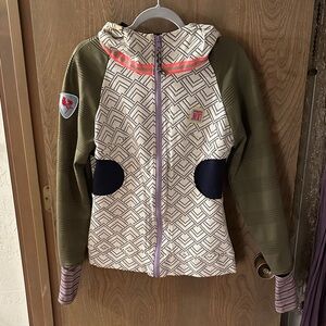 Geometric Runners Roost Patterned Jacket with Olive Sleeves
